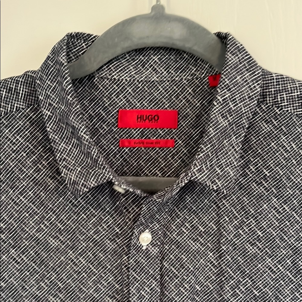 Men’s Hugo Boss (HUGO) Short Sleeve Medium extra slim fit.  Cotton Linen blend